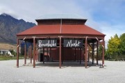 The Red Barn - Remarkables Market 